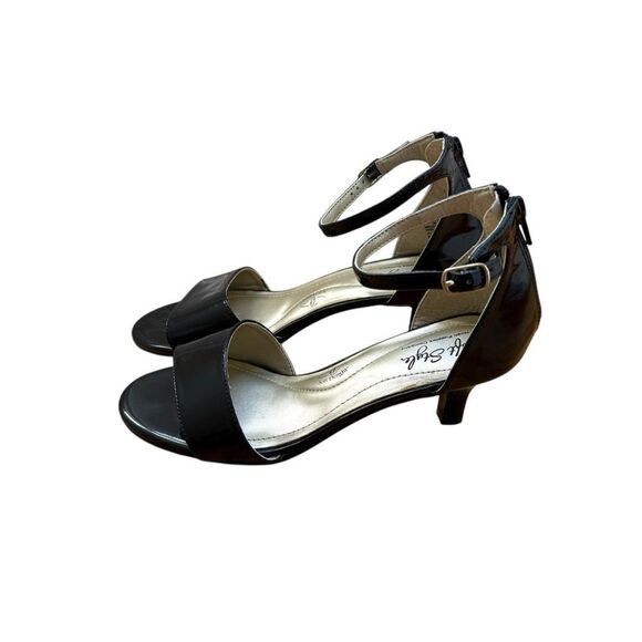 Hush Puppies Black Strappy Heels Elegant Design - Picture 2 of 12